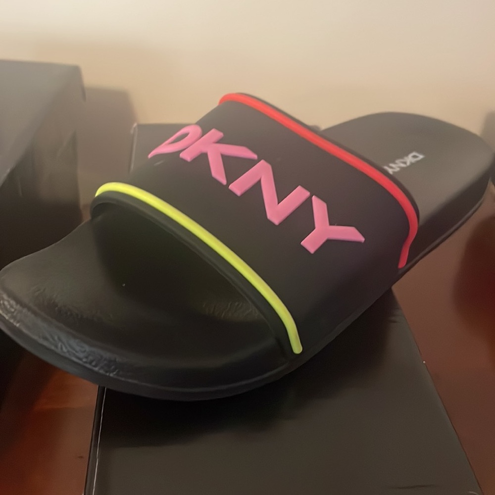 DKNY JOJO multi colored slides BNWT in the box - Picture 4 of 5